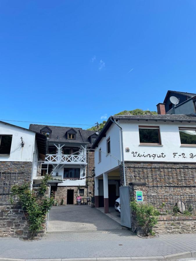 Altes Weingut Broehl Hotel Hatzenport Buitenkant foto