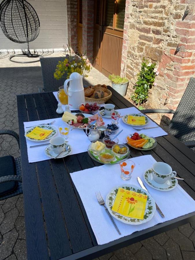 Altes Weingut Broehl Hotel Hatzenport Buitenkant foto