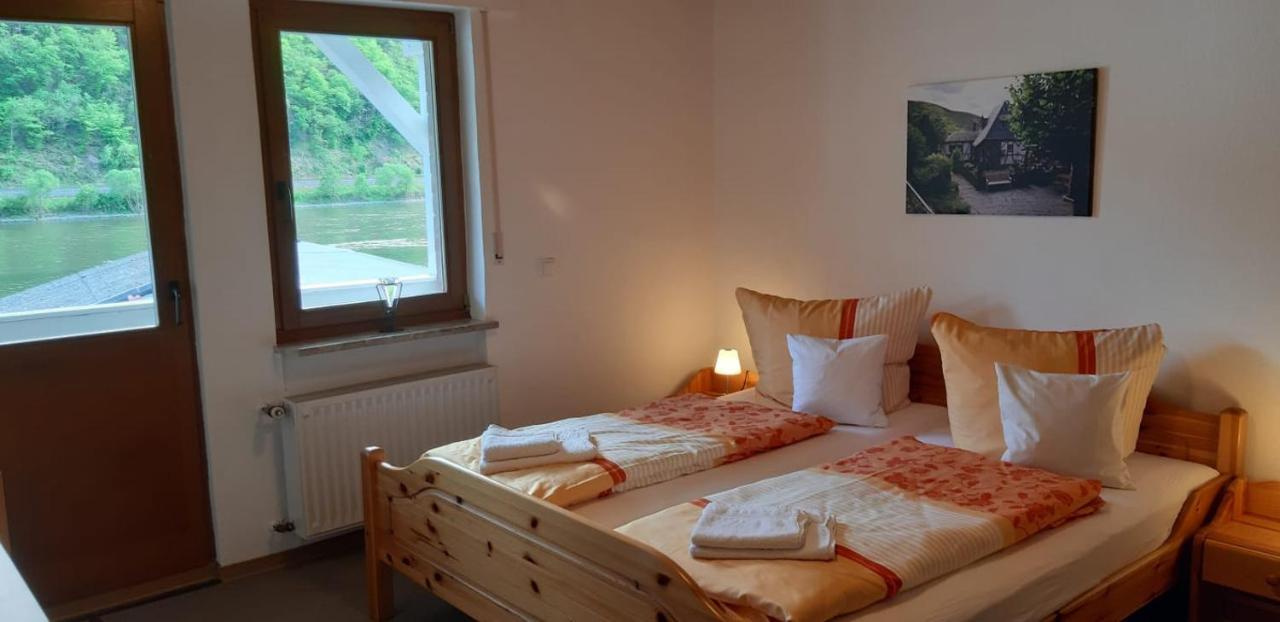 Altes Weingut Broehl Hotel Hatzenport Buitenkant foto